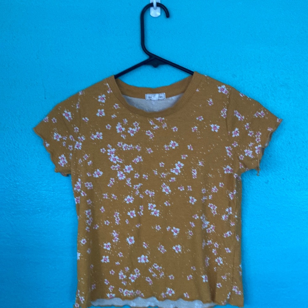 Ditsy mustard yellow tee